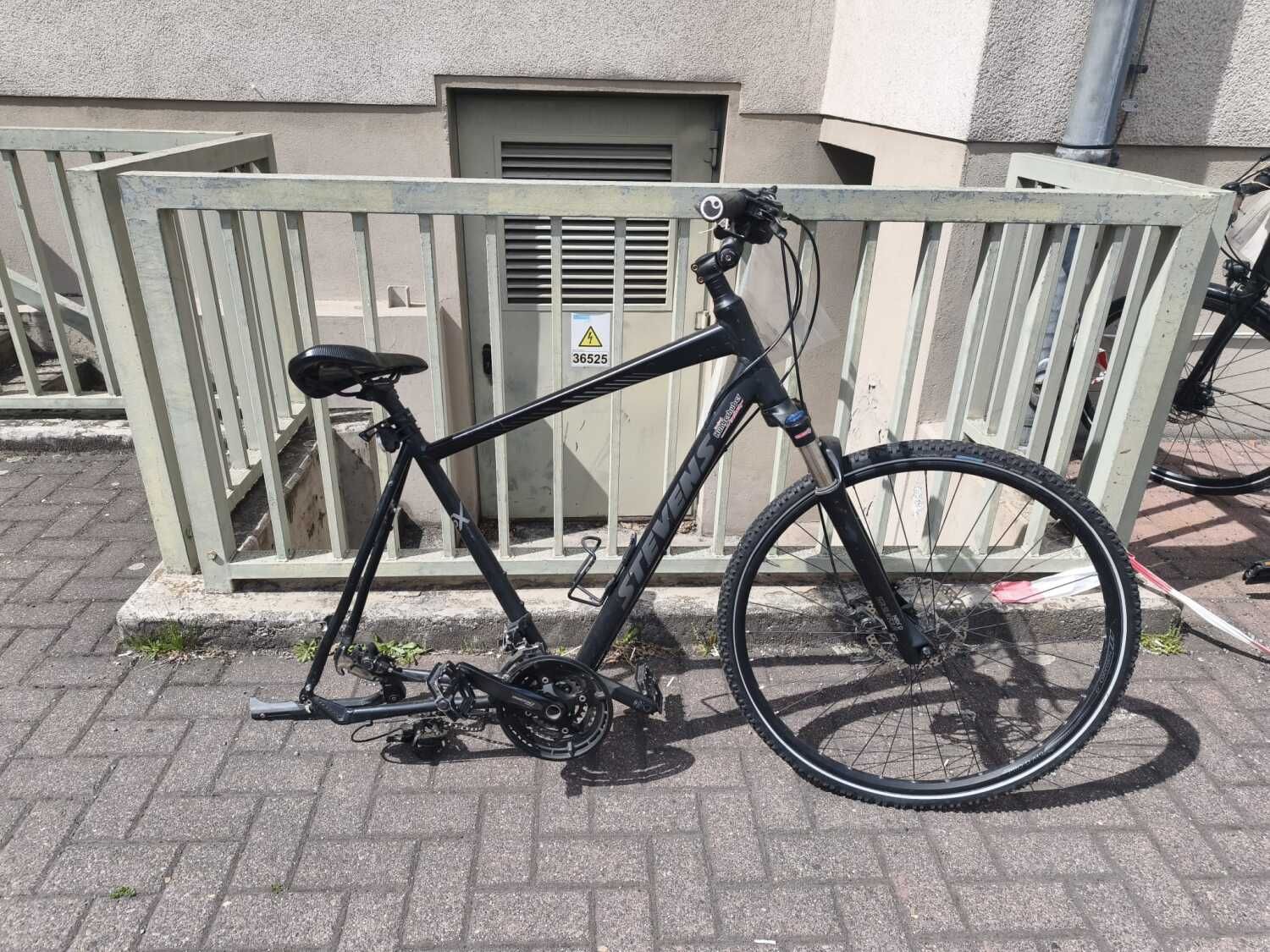 Schwarzes Herrenfahrrad