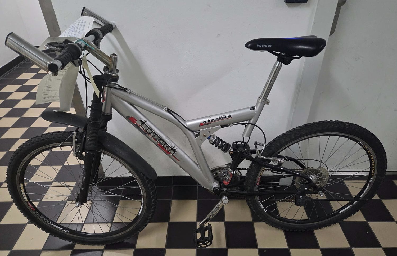 Graues Herrenfahrrad