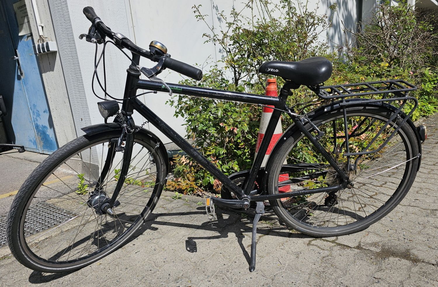 Schwarzes Herrenfahrrad