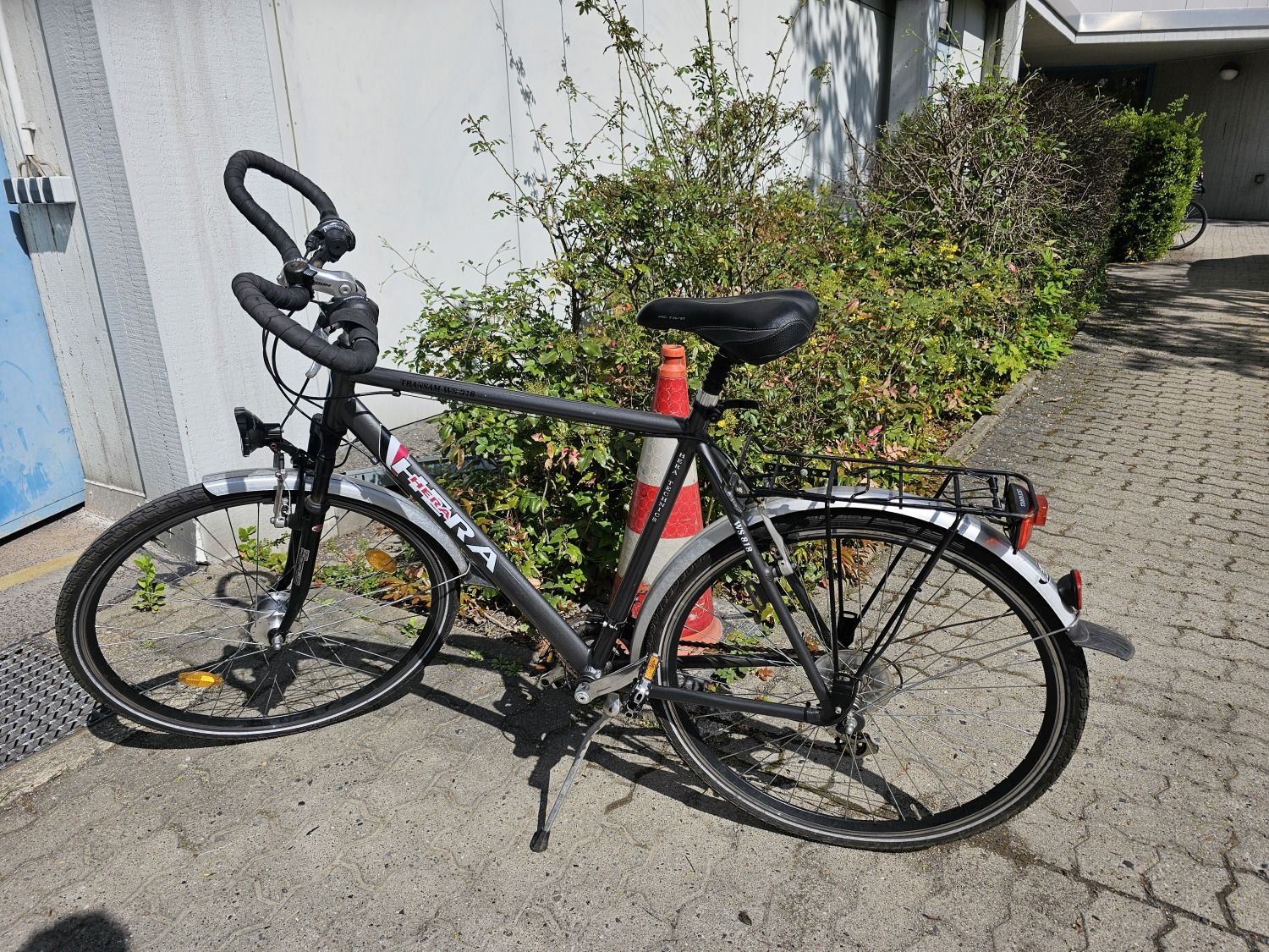Schwarzes Herrenfahrrad