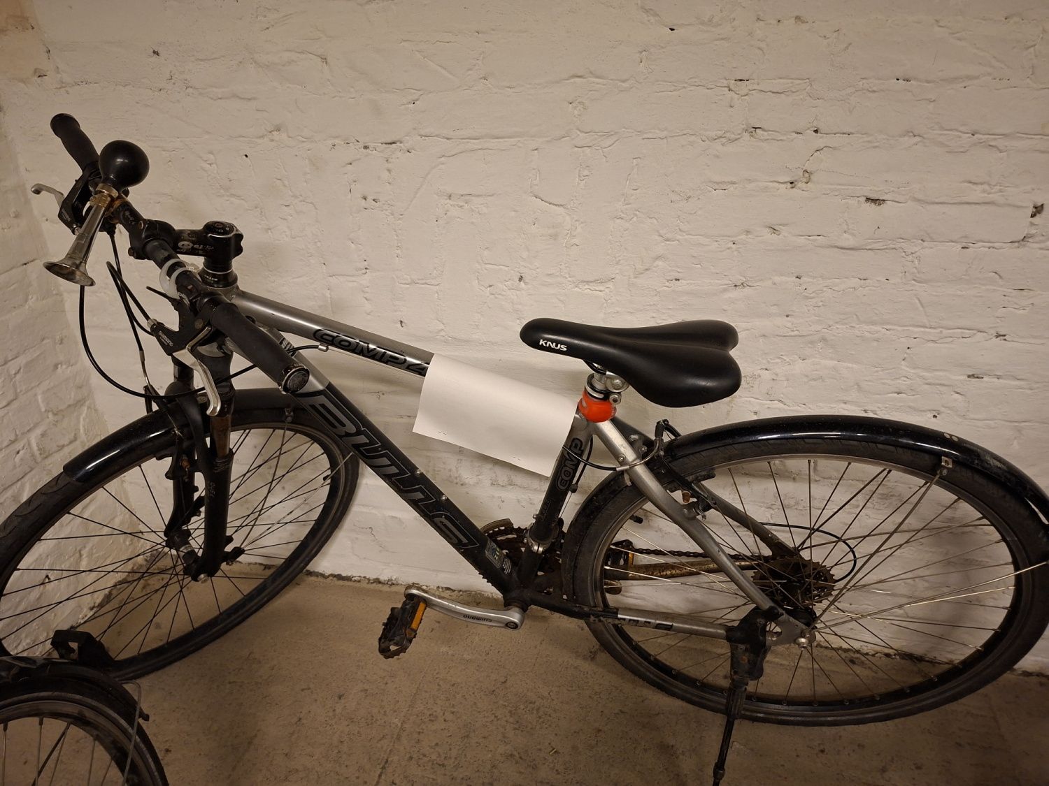 Schwarzes Herrenfahrrad