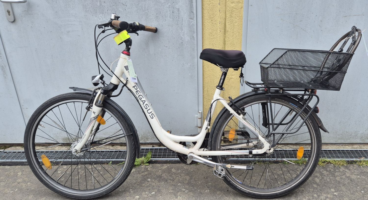 Weißes Damenfahrrad