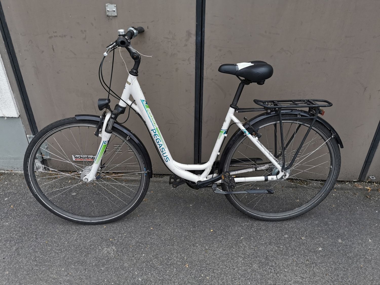 Weißes Damenfahrrad