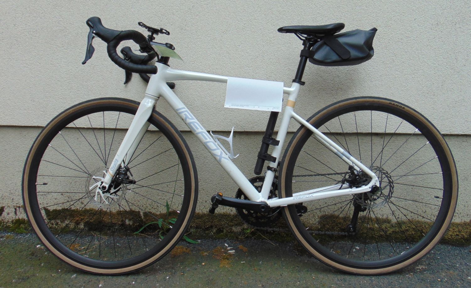 Weißes Herrenfahrrad