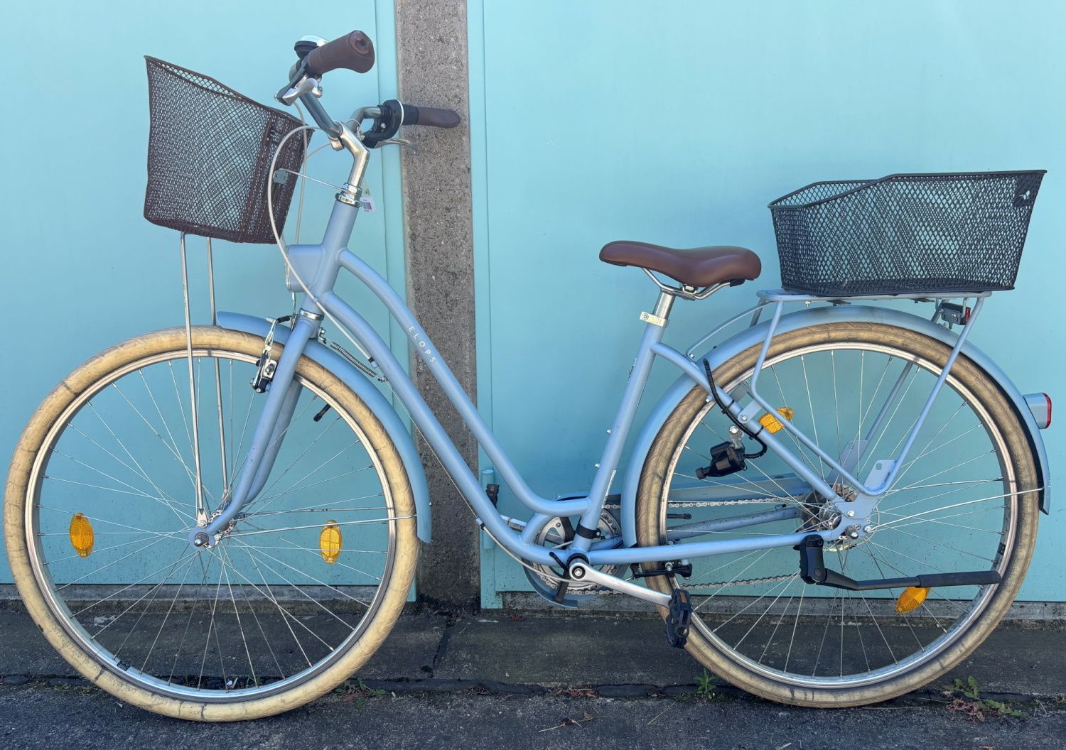 Hellblaues Damenfahrrad
