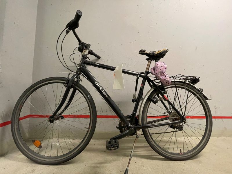 Schwarzes Herrenfahrrad