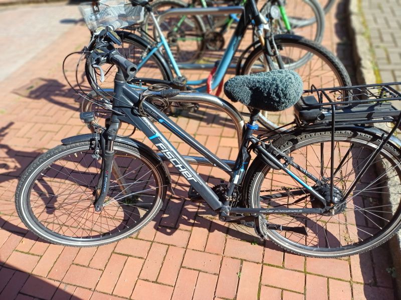 Blaues E-Bike