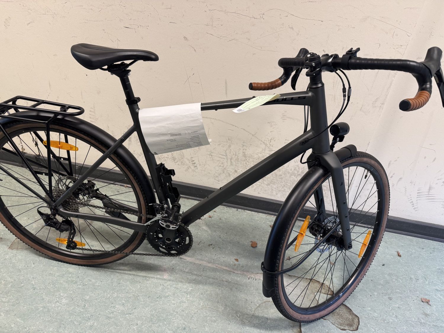 Schwarz-graues Herrenfahrrad