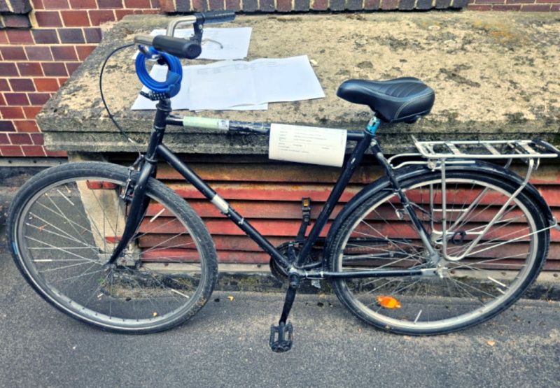 Schwarzes Herrenfahrrad