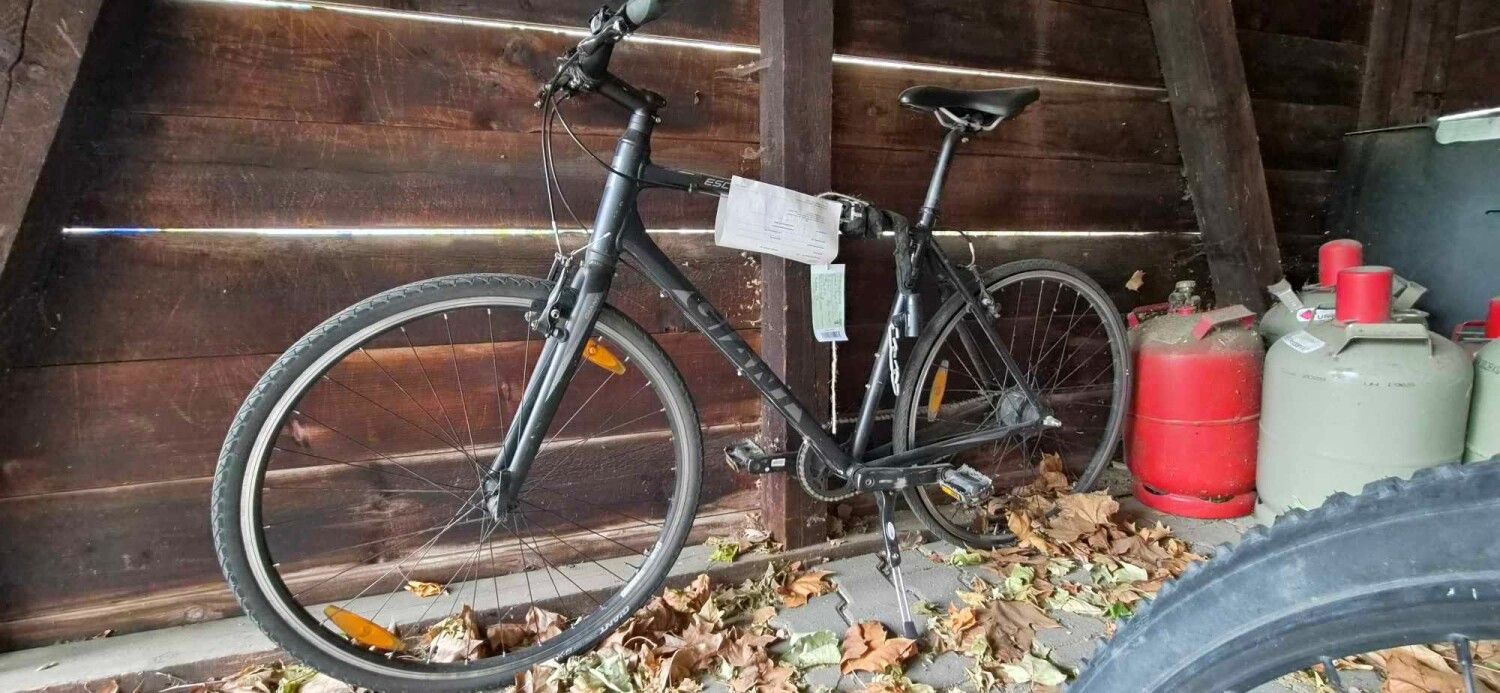 Schwarzes Herrenfahrrad