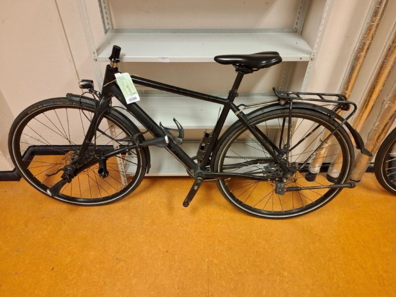 Schwarzes Herrenfahrrad