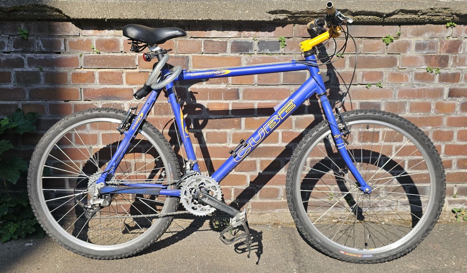 Graues Herrenfahrrad