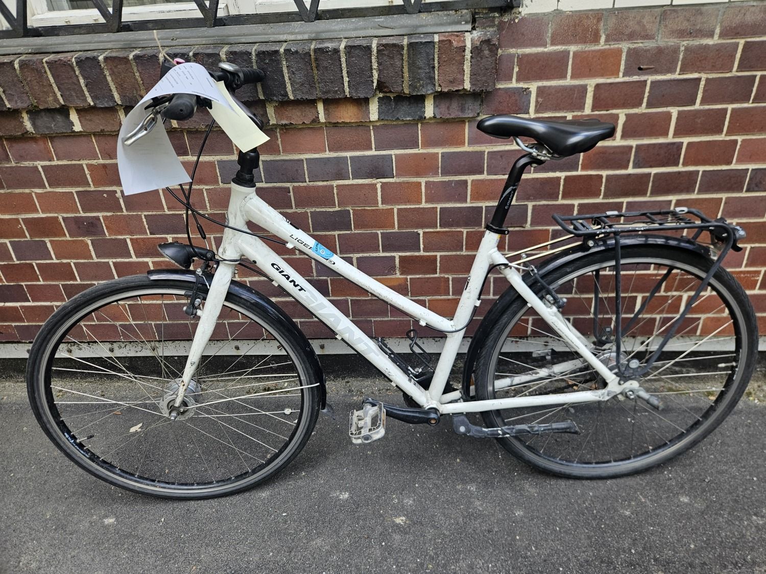 Weißes Damenfahrrad
