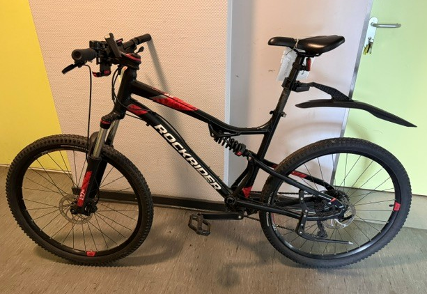 Schwarzes Herrenfahrrad
