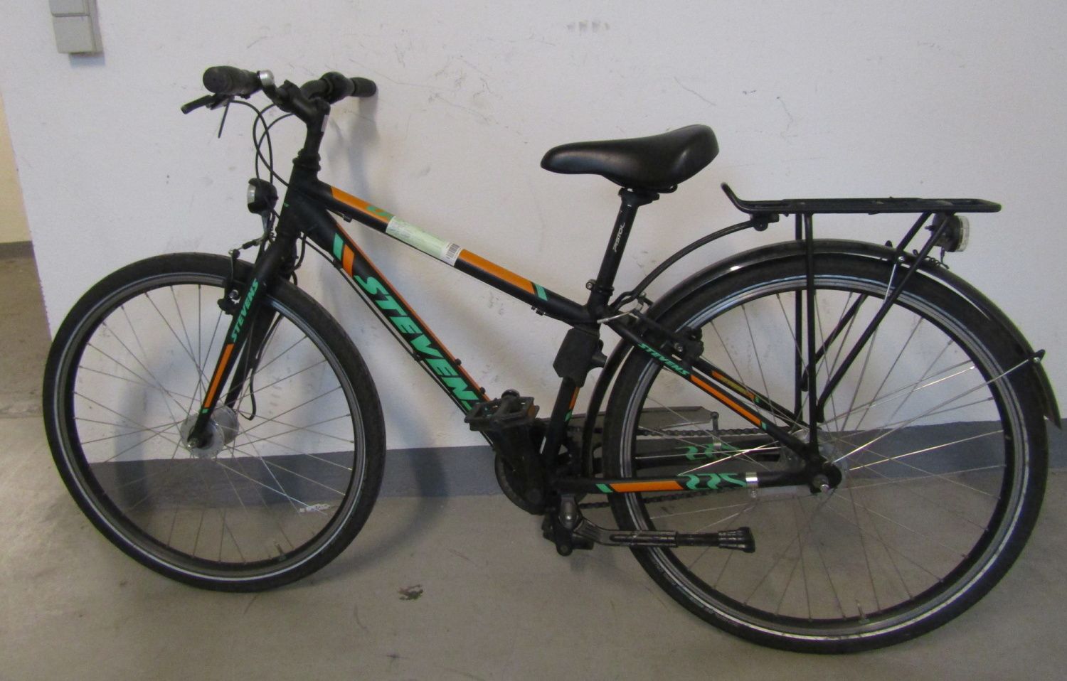 Schwarzes Herrenfahrrad
