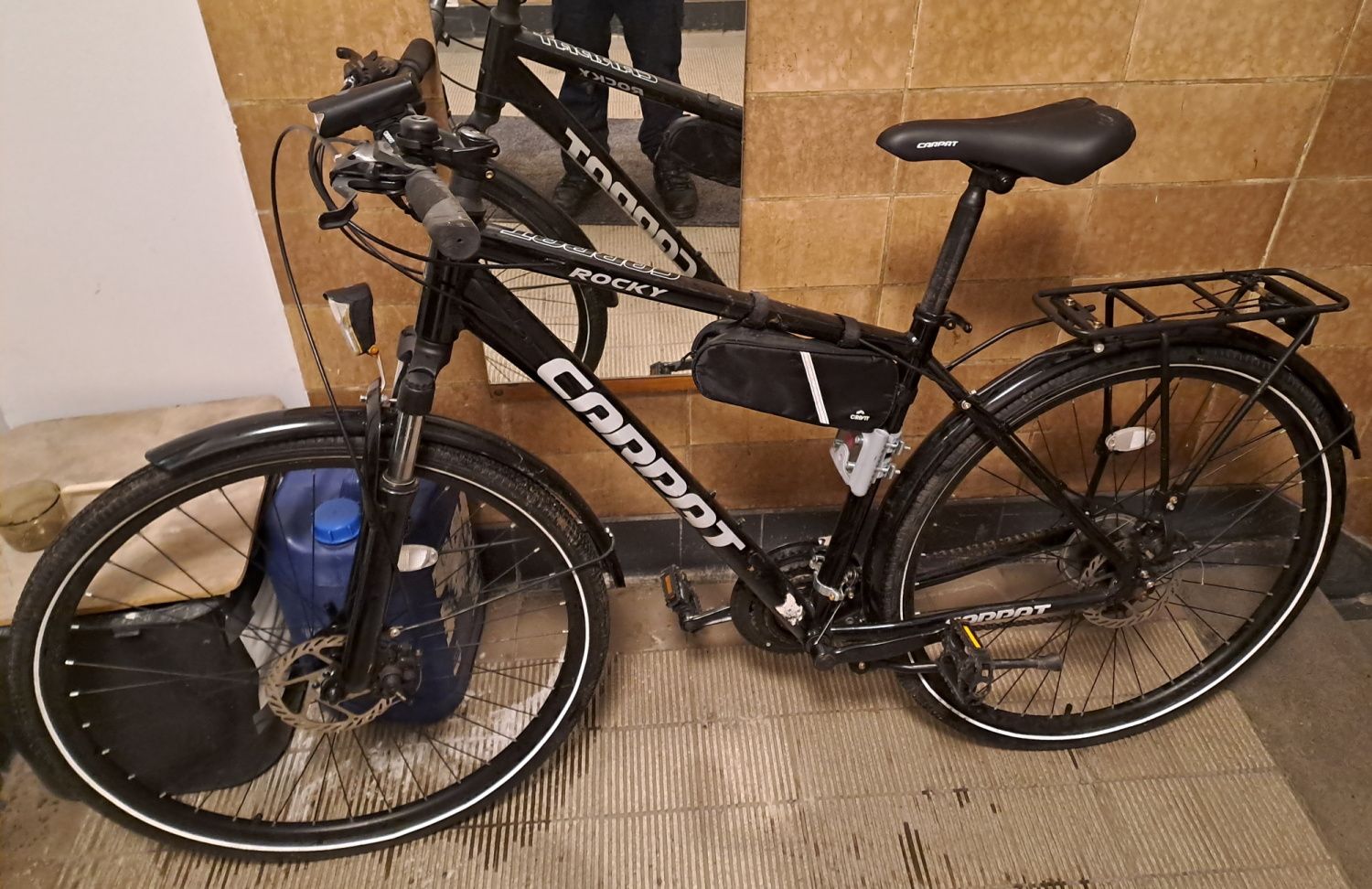 Schwarzes Herrenfahrrad