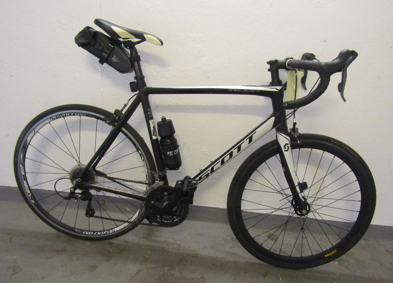 Schwarz-weißes Herrenfahrrad