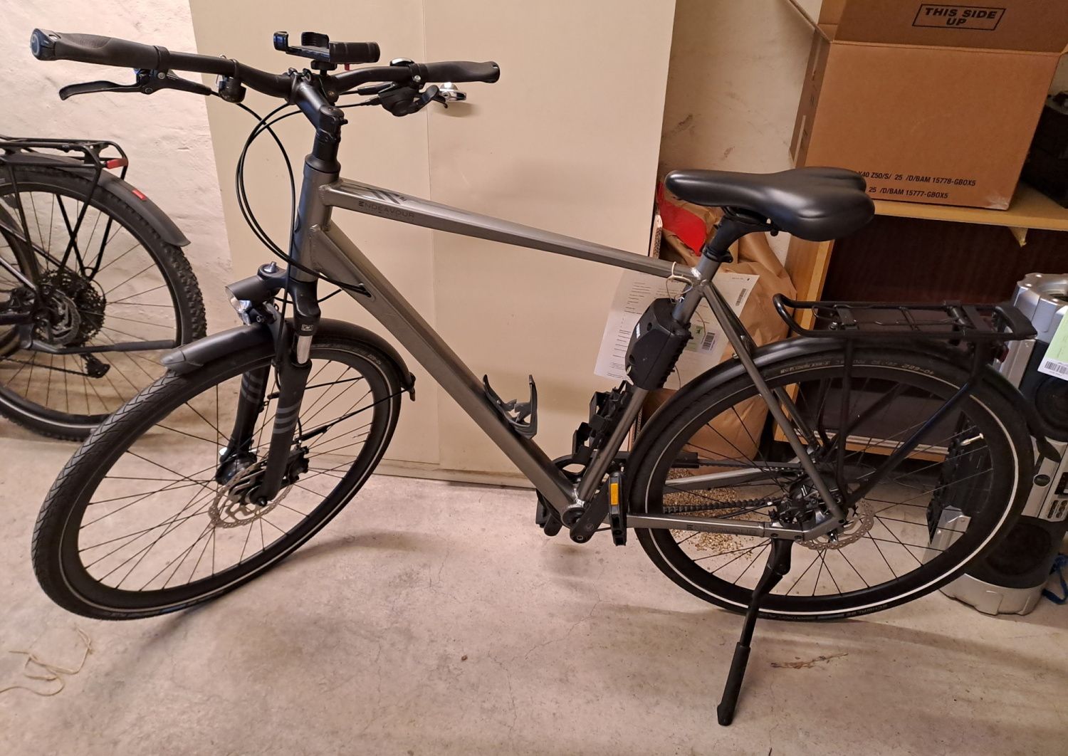 Graues Herrenfahrrad