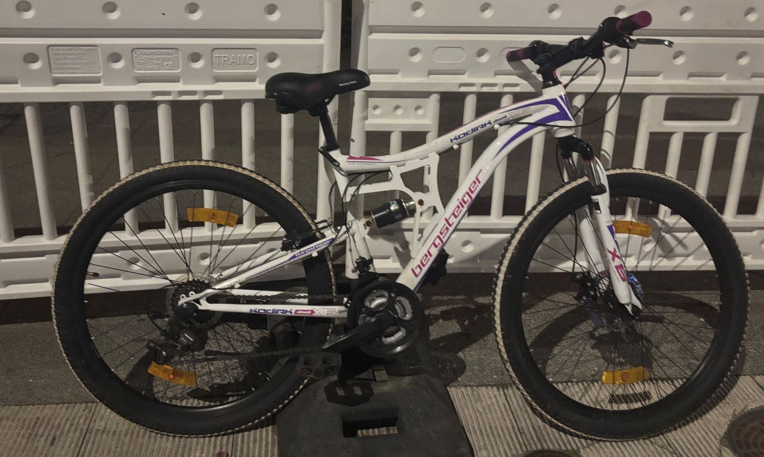 Weißes Fahrrad