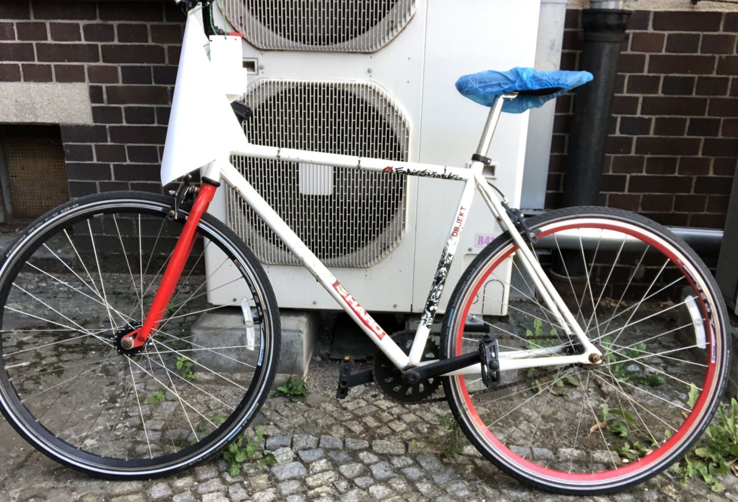 Weißes Herrenfahrrad