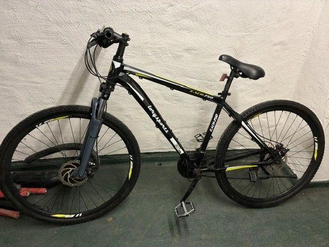 Schwarzes Mountainbike