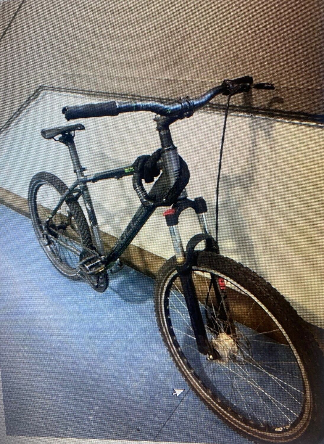 Schwarzes Herrenfahrrad