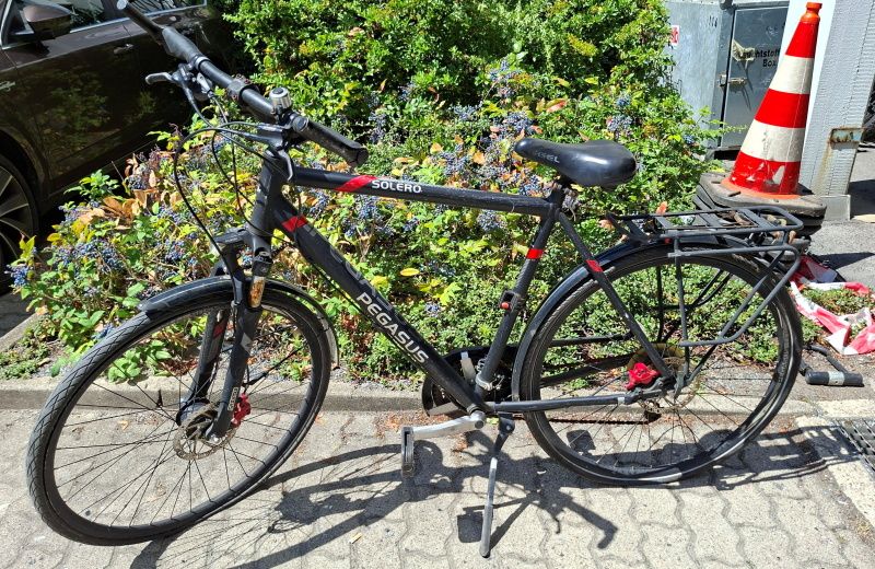 Schwarzes Herrenfahrrad