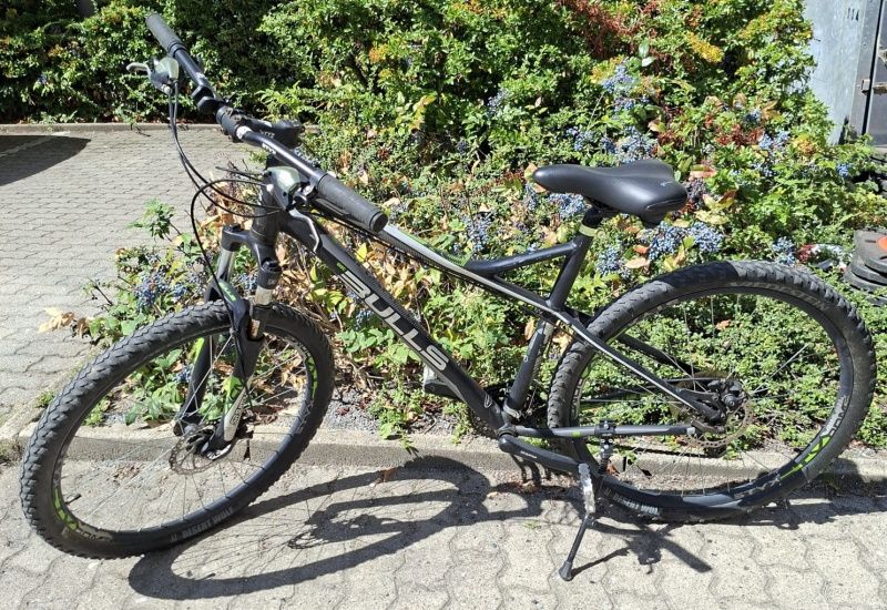 Schwarzes Herrenfahrrad
