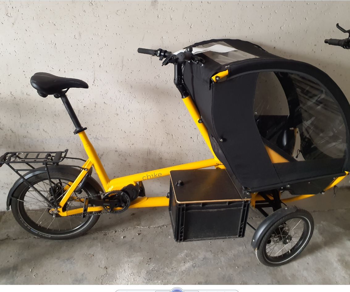Gelbes Lastenfahrrad