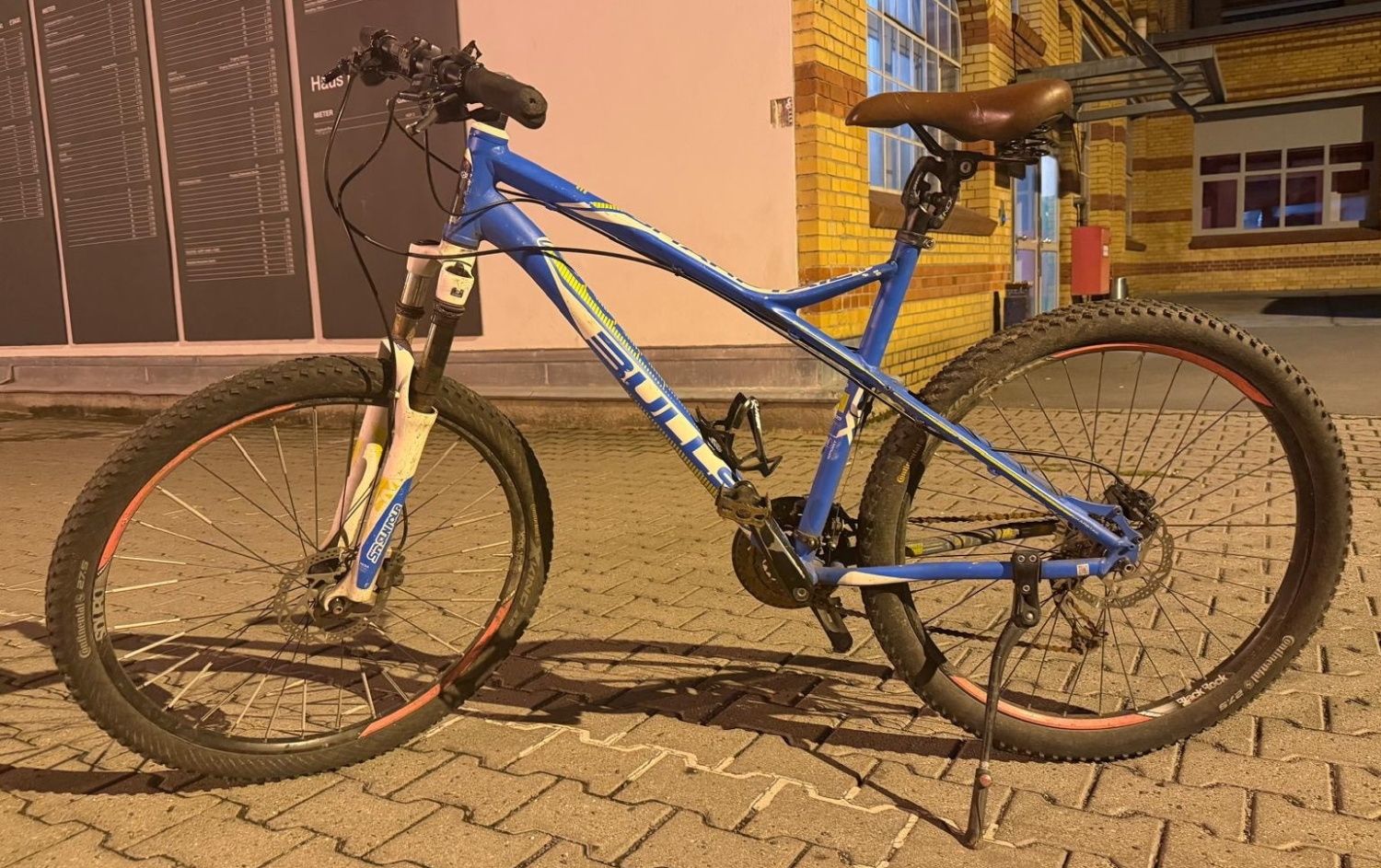 Blau-gelbes Fahrrad