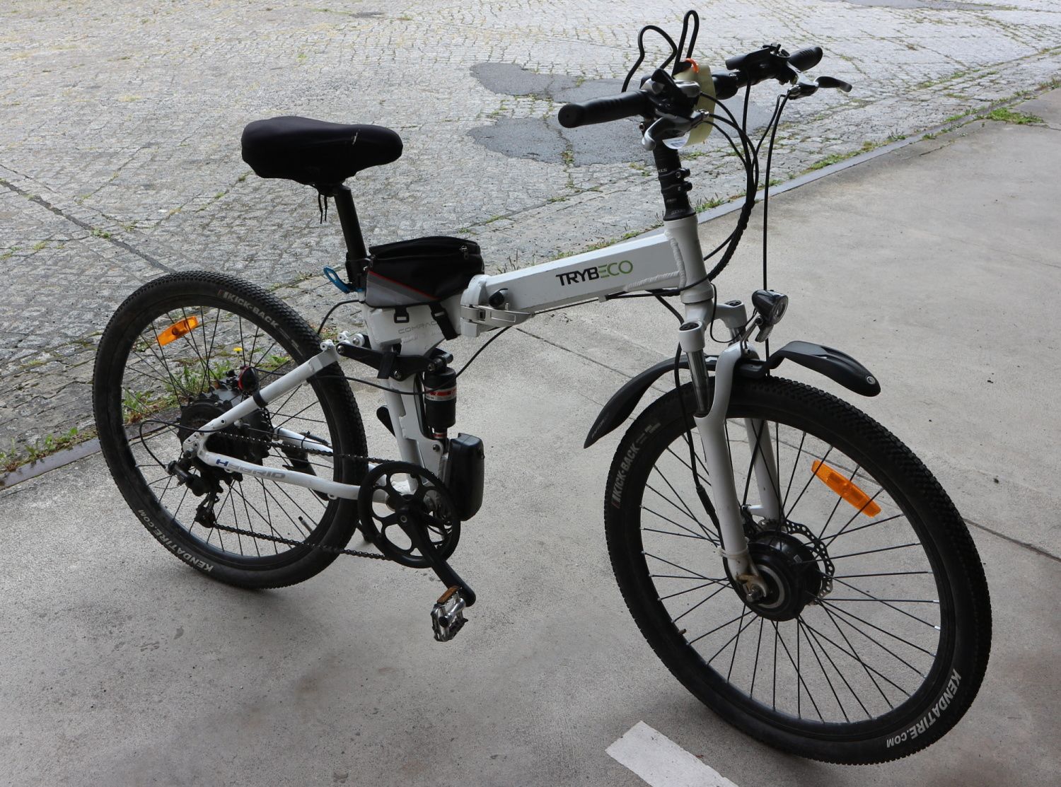 Weißes E-Bike