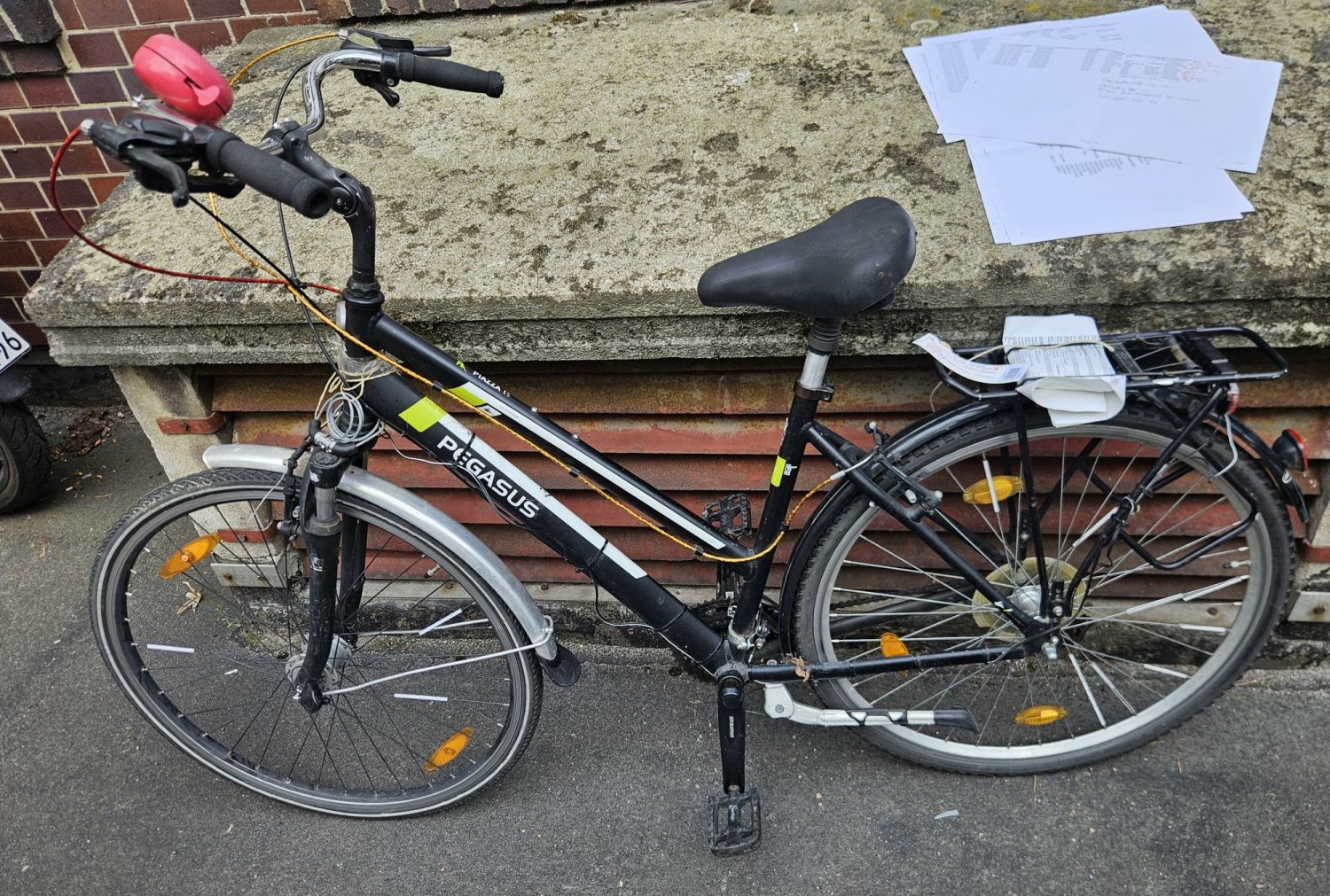 Schwarzes Damenfahrrad