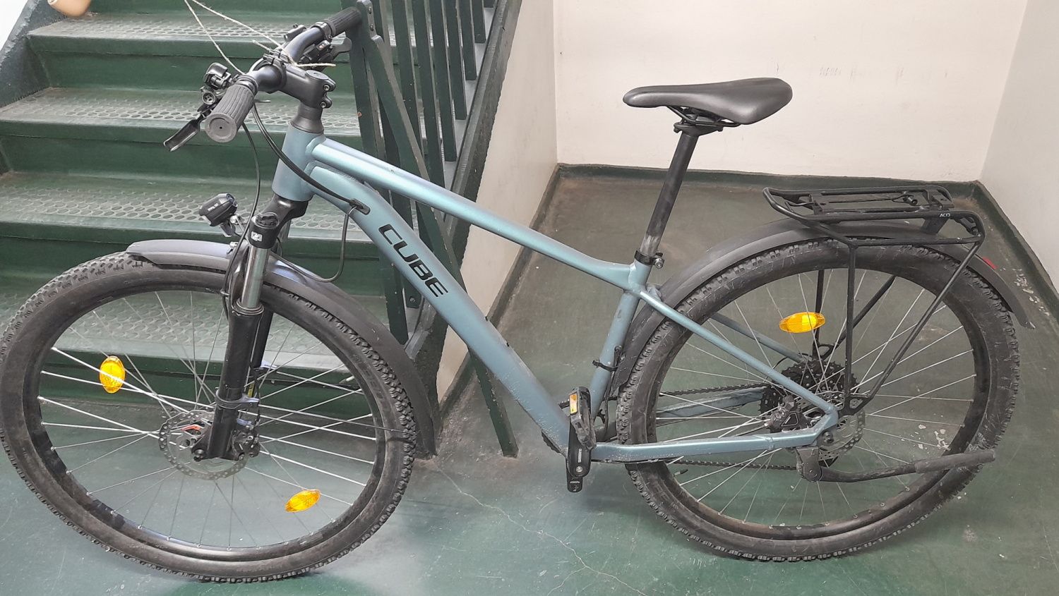 Blaues Herrenfahrrad
