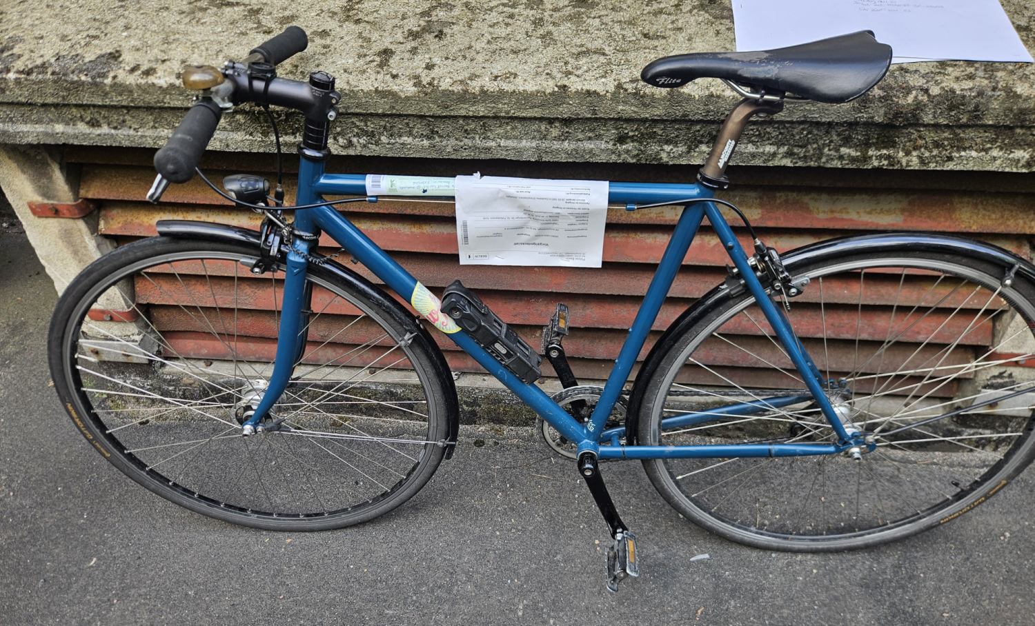 Blaues Herrenfahrrad