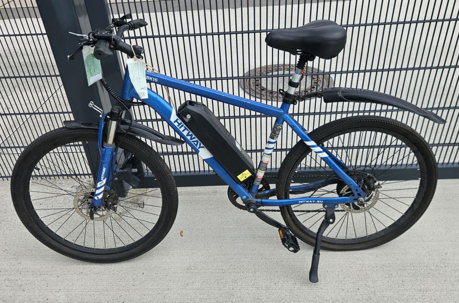 Blaues E-Bike