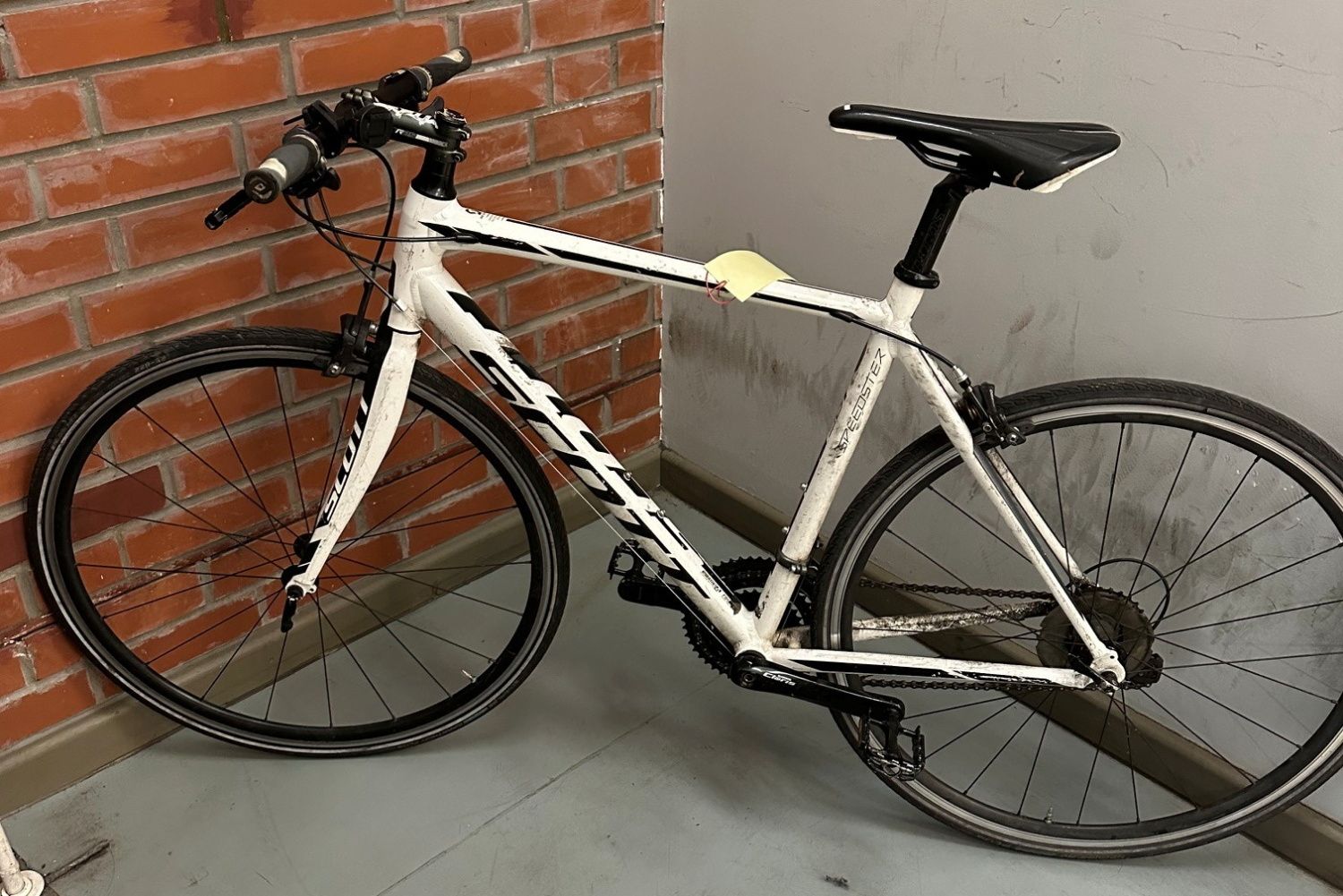 Weißes Herrenfahrrad