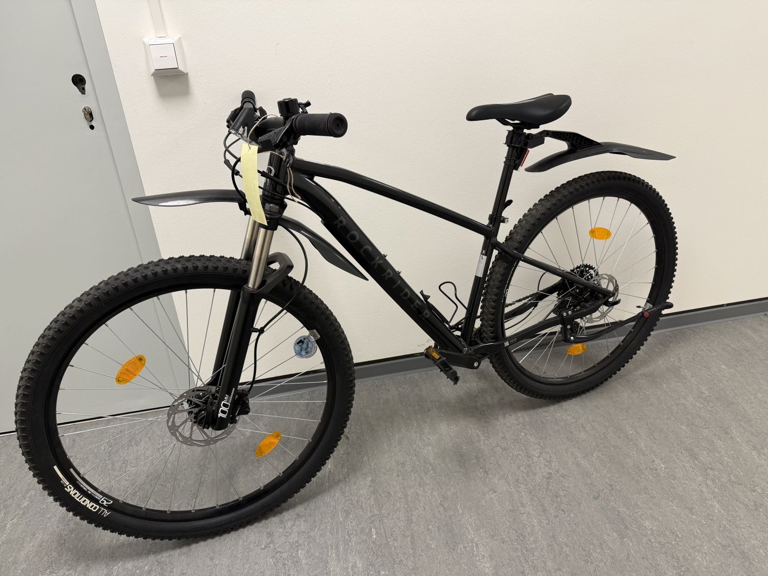 Schwarzes Herrenfahrrad