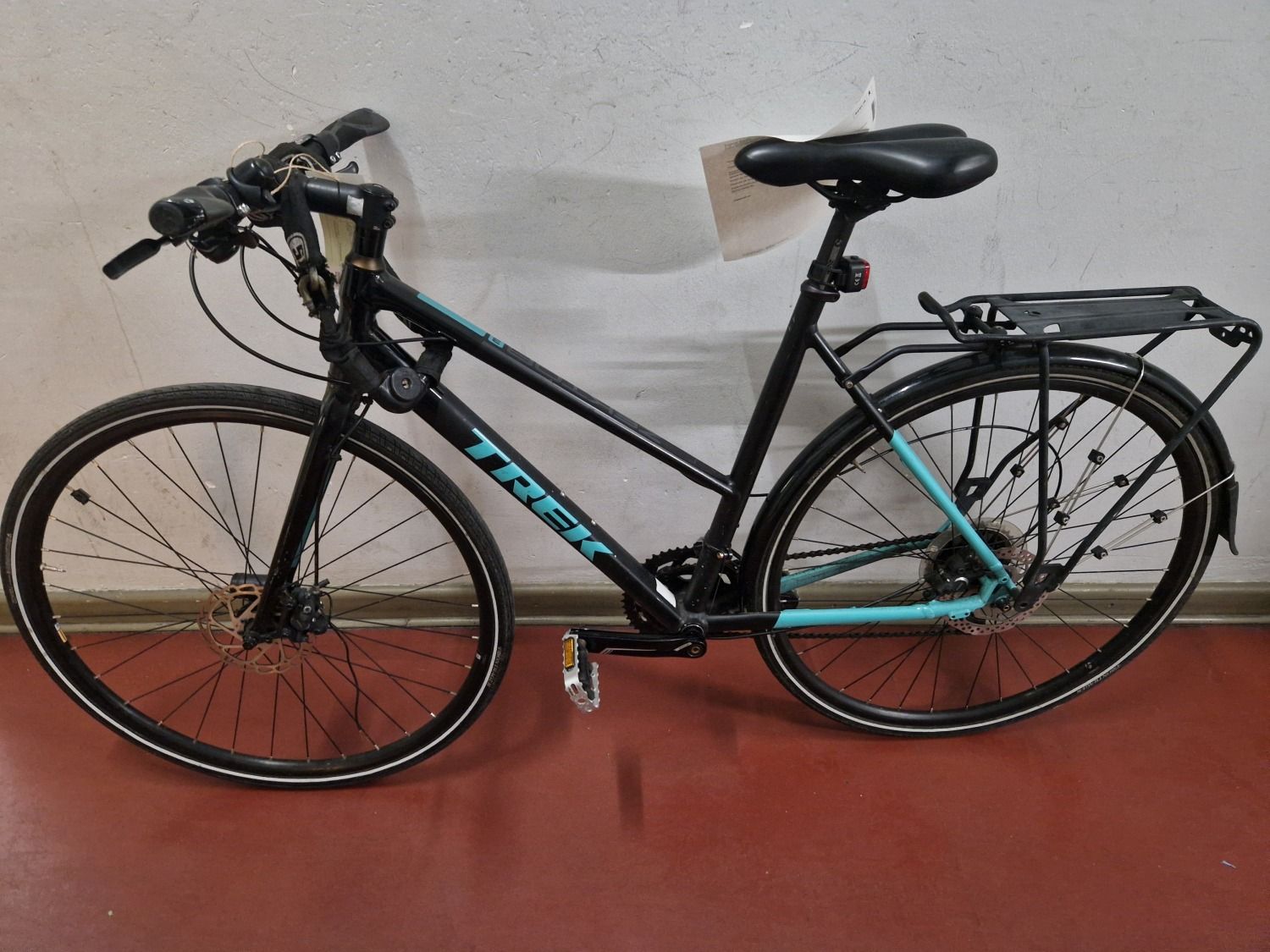 Schwarz-blaues Damenfahrrad