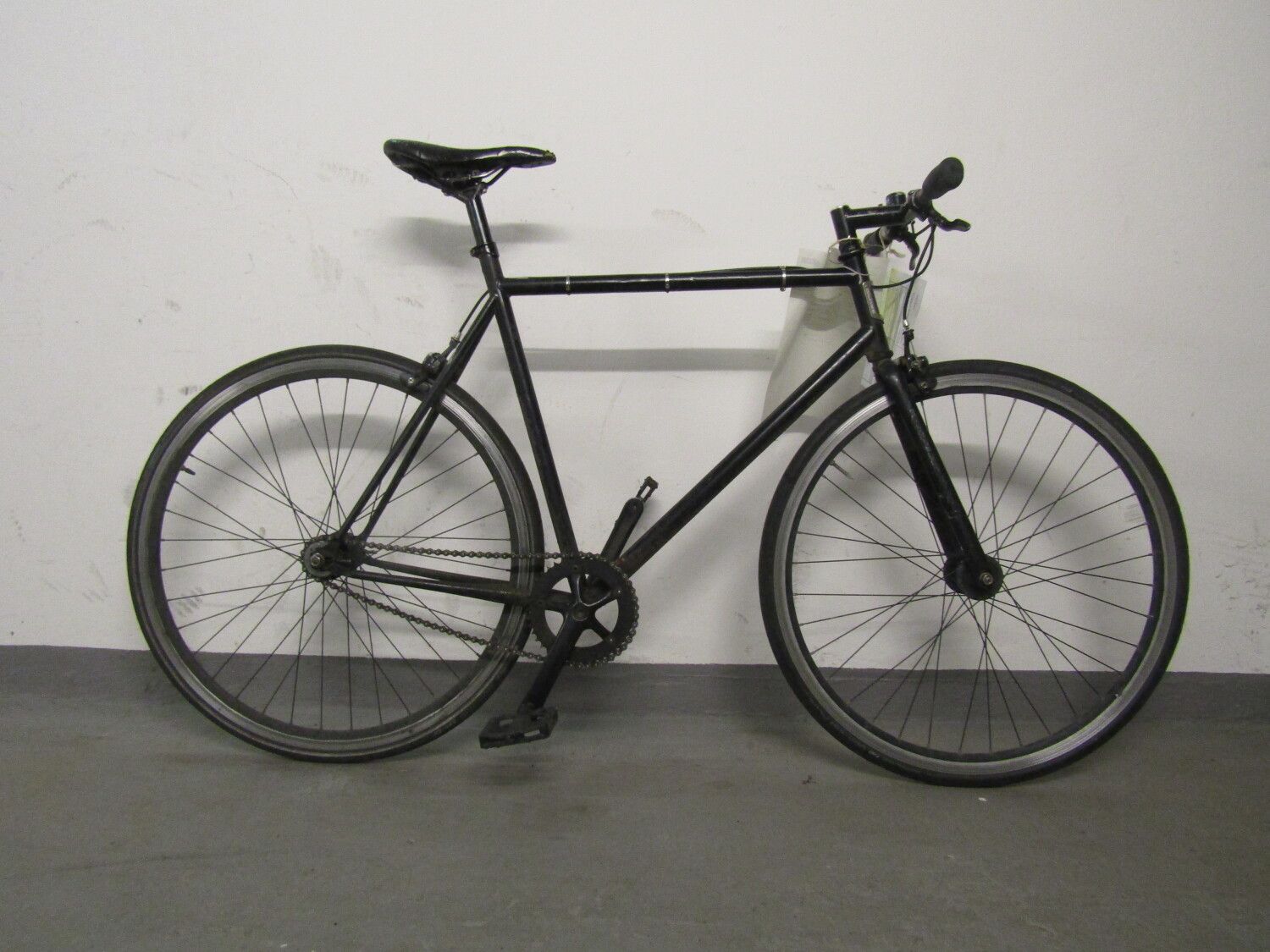 Schwarzes Herrenfahrrad