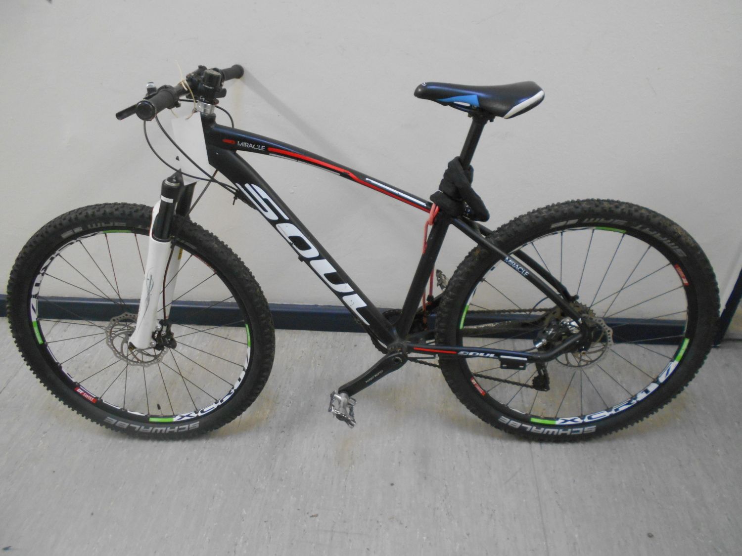 Schwarzes Herrenfahrrad