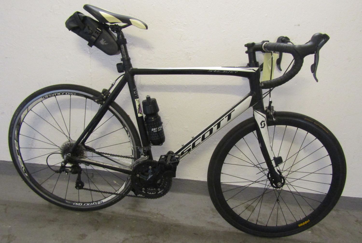 Schwarz-weißes Herrenfahrrad