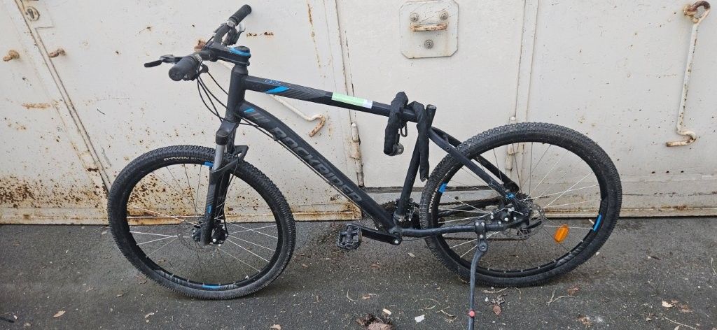 Schwarzes Herrenfahrrad