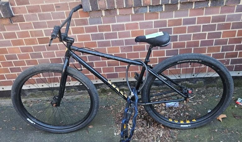 Schwarzes Herrenfahrrad