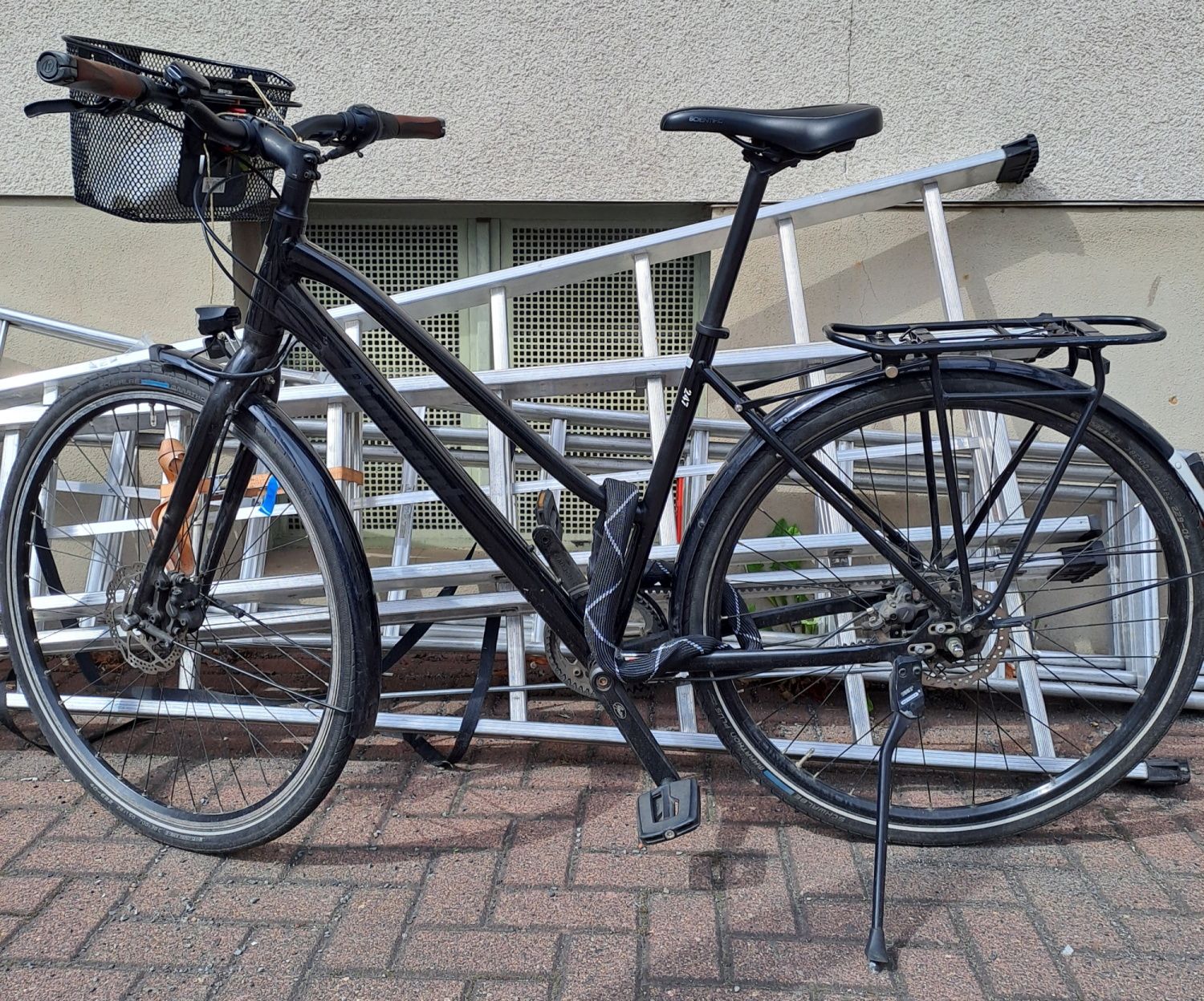 Schwarzes Damenfahrrad