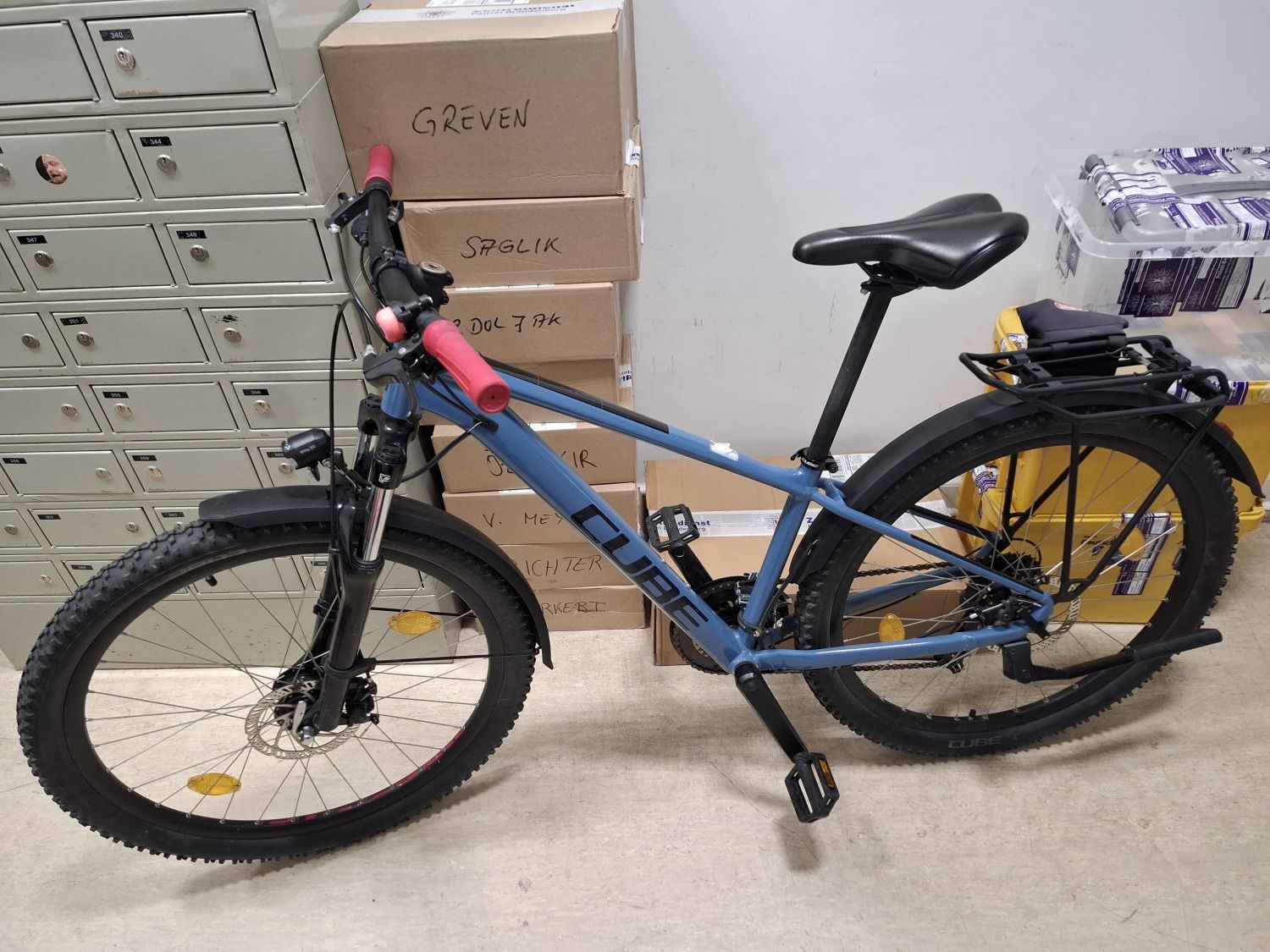 Blaues Mountainbike