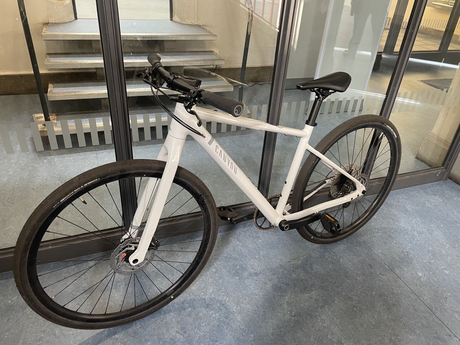 Weißes Herrenfahrrad