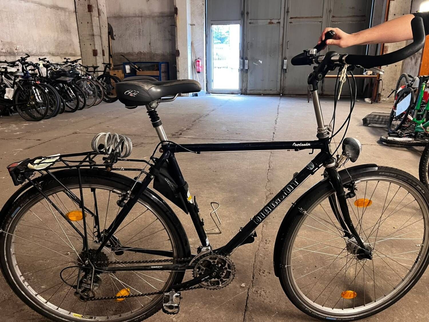 Schwarzes Herrenfahrrad
