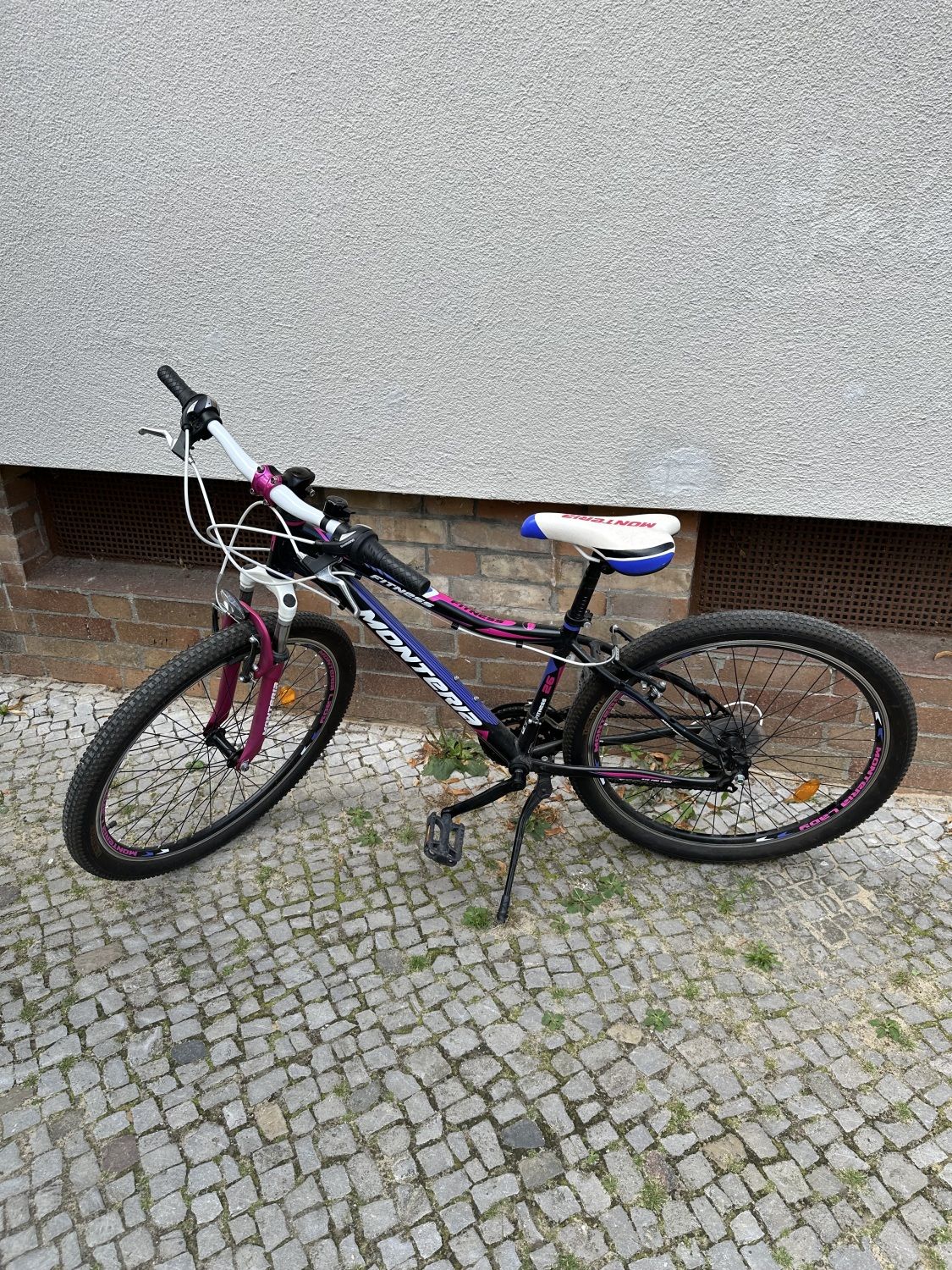 Schwarzes Mountainbike