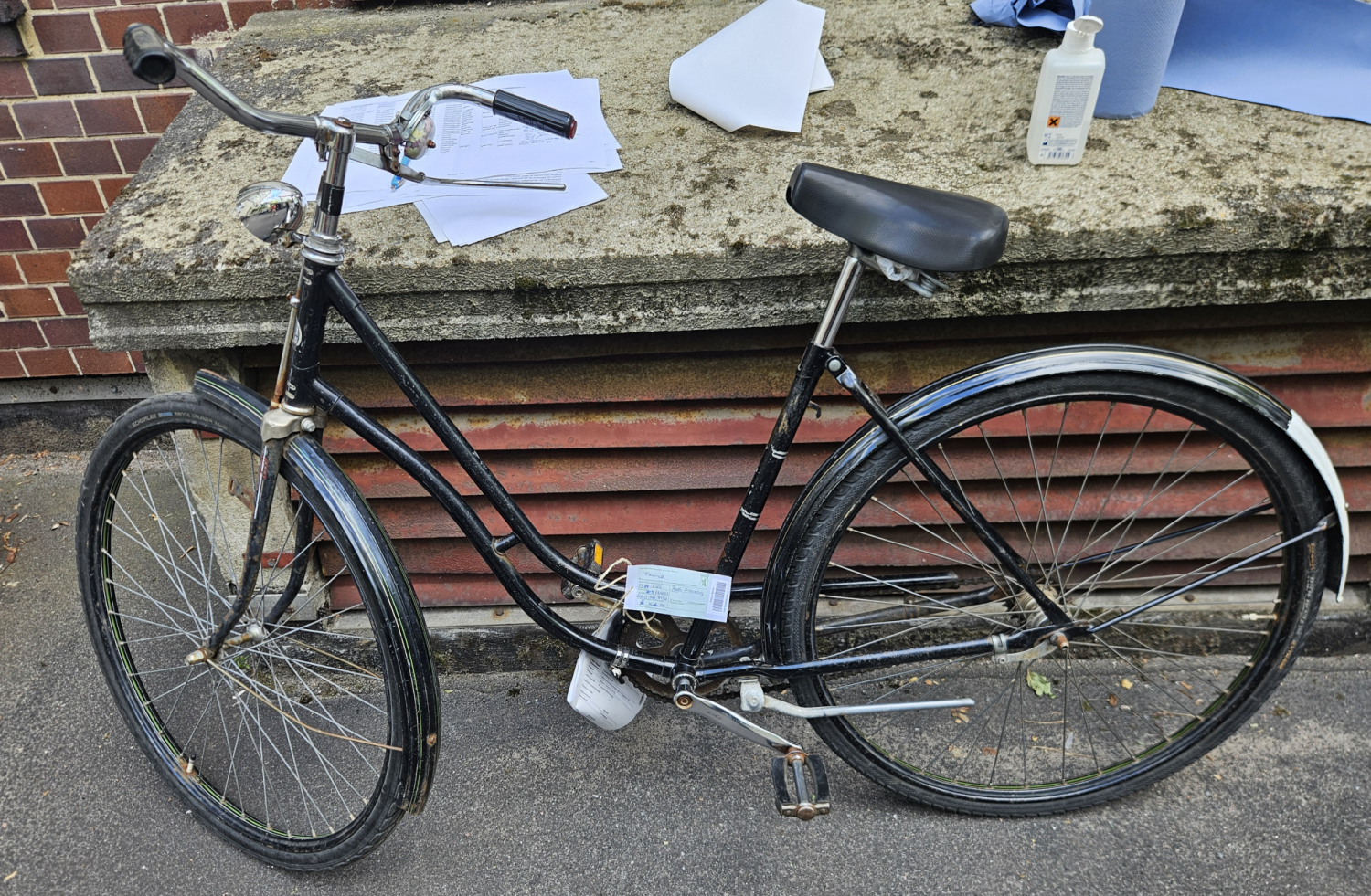 Schwarzes Damenfahrrad