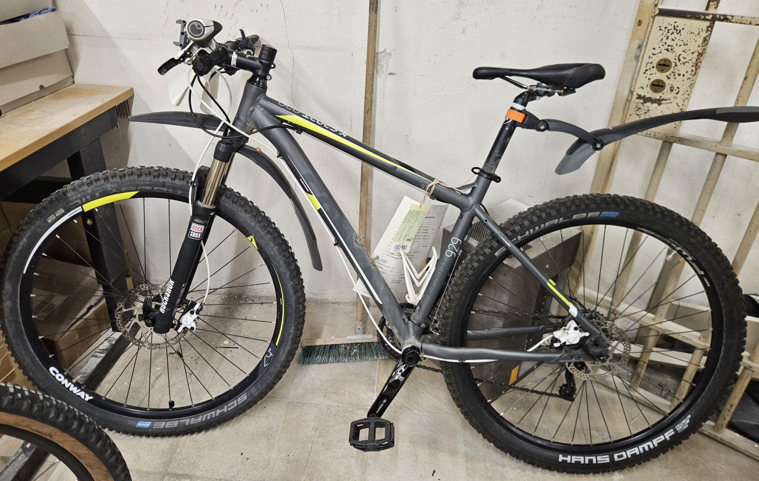 Blaues Herrenfahrrad